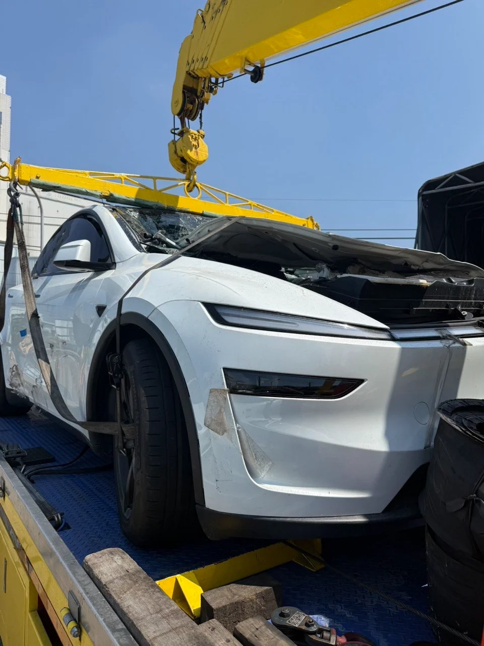 Tesla Model Y 煥新版車頭受損事故車收購，電車玩家