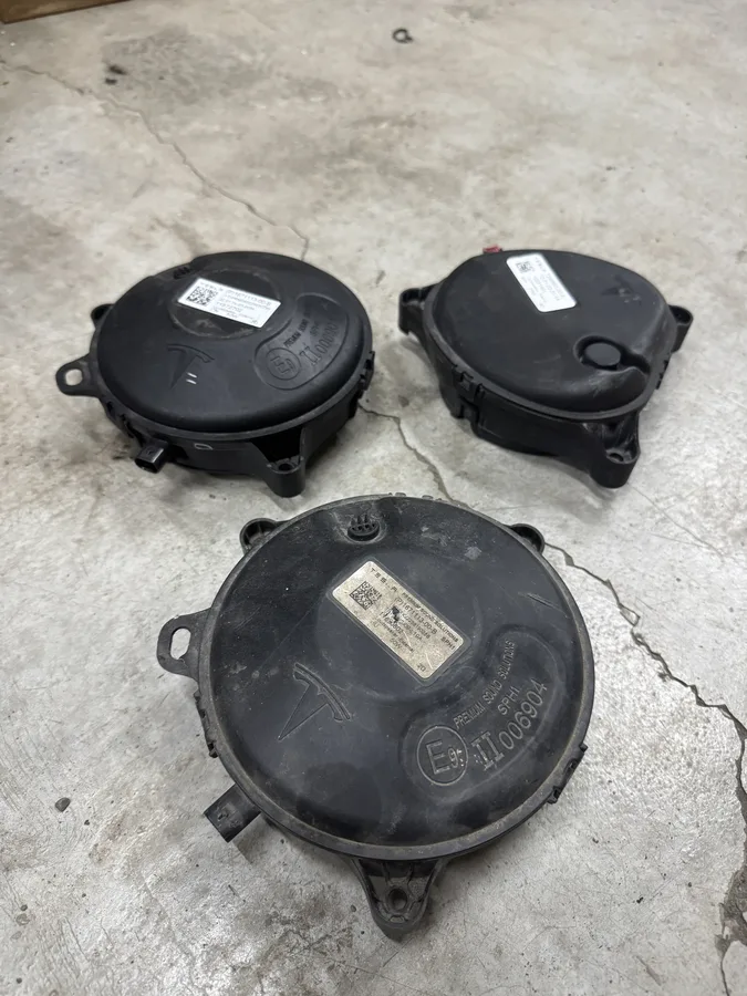 行人警示蜂鳴器 Model 3 / Y 原廠拆件