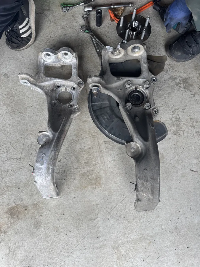 羊角（轉向節） Model 3 / Y 原廠拆件